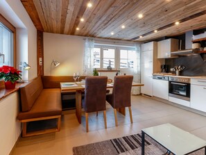 Réfrigérateur, four, plaque de cuisson, lave-vaisselle