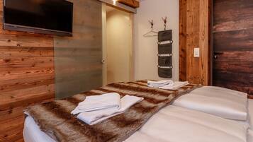 9 bedrooms, internet