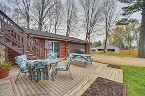 Outdoor dining - Modern Log Cabin w/ Rec Room, Steps to Lake! (Pine City)