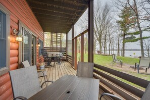 Outdoor dining - Modern Log Cabin w/ Rec Room, Steps to Lake! (Pine City)