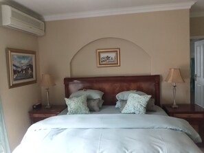 3 chambres, coffres-forts dans les chambres, fer et planche à repasser