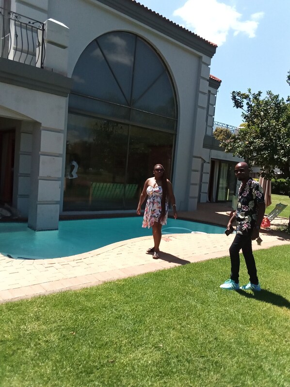 Outdoor pool - Westlake Waterfront Villa (Hartebeespoort)