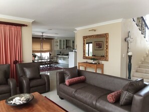 Smart TV, fireplace - Westlake Waterfront Villa (Hartebeespoort)