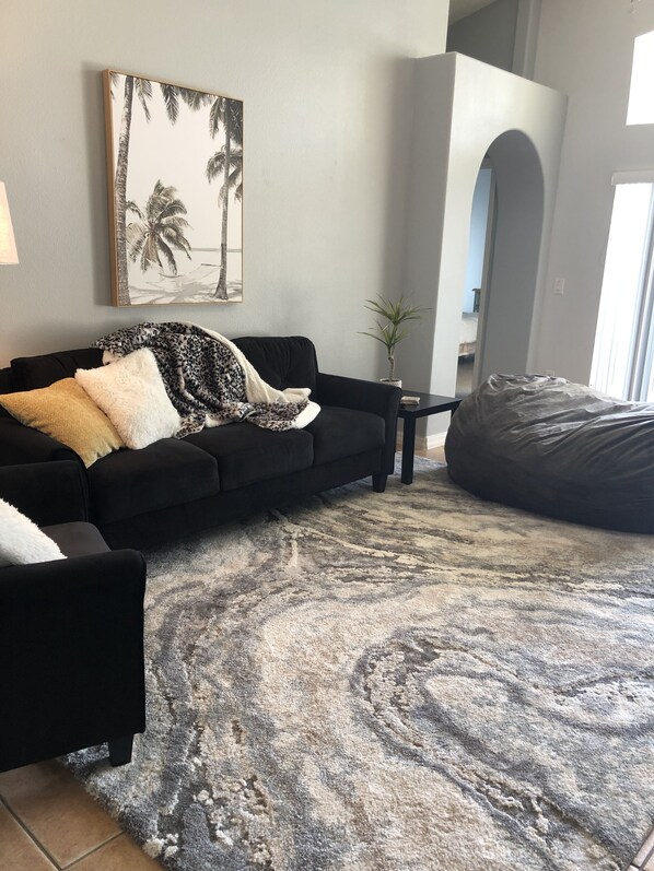 TV connectée, livres, médiathÚque, écrans d'ordinateur