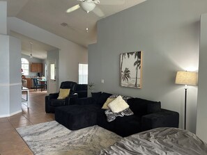 TV connectée, livres, médiathÚque, écrans d'ordinateur