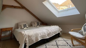 5 slaapkamers, een strijkplank/strijkijzer, reisbedje, wifi