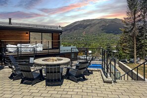 Terrace/patio - Construction Discount - Low rates for Summer 2026. Outdoor Heated Pool! (Aspen)