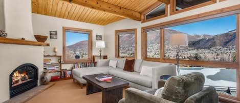 Télévision, cheminée