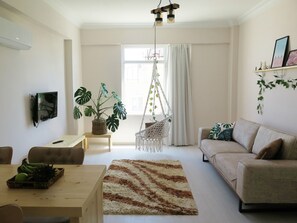 Televisi LCD 32-inci dengan saluran TV satelit dan TV