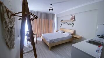 Minibar, free WiFi, bed sheets