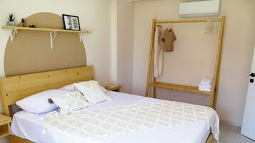 Minibar, free WiFi, bed sheets