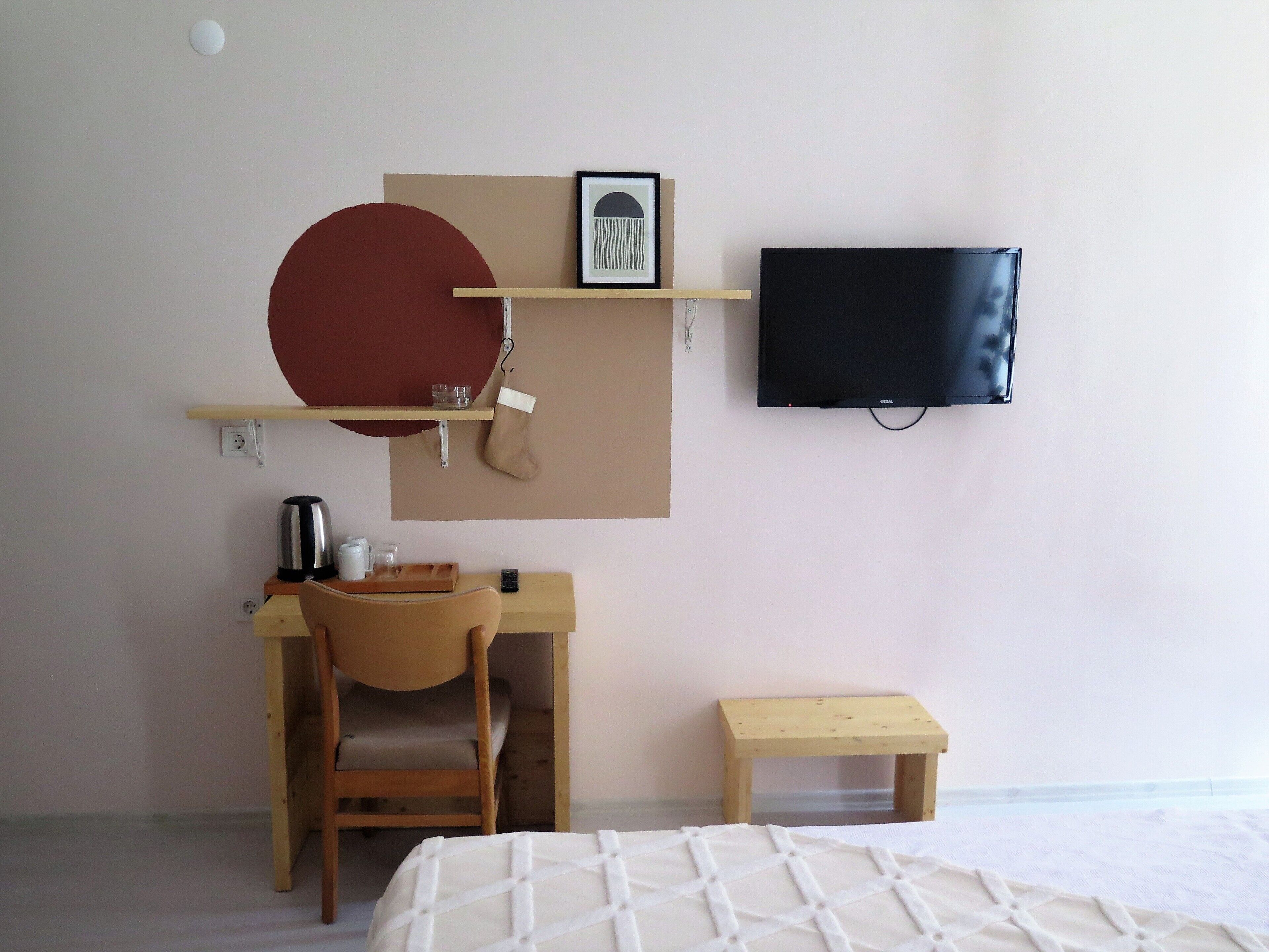 room | living area | 32-inch lcd tv with satellite channels, tv