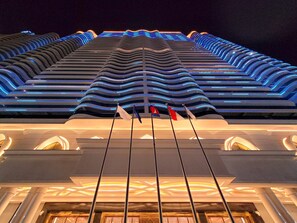 Vista frontal de la propiedad