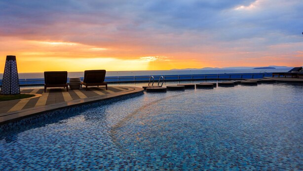 Pool - Howard Johnson Plaza by Wyndham Blue Bay (Sihanoukville)