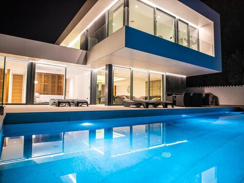 luxueuse villa avec piscine chauffée