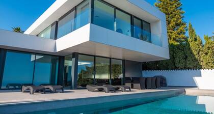 Luxurious villa with heated pool