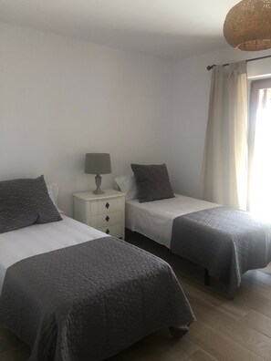 5 bedrooms, iron/ironing board, free WiFi, bed sheets - Stunning 'Finca Clos' with Mountain View, Private Pool, Garden, A/C & Wi-Fi (BORRASSA)