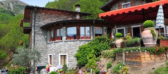 Studio 'Su 2 Livelli' with Mountain View, Shared Garden and Wi-Fi