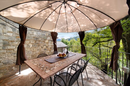 Studio 'La Fonte Di Mariella' with mountain view, wellness area and Wi-Fi