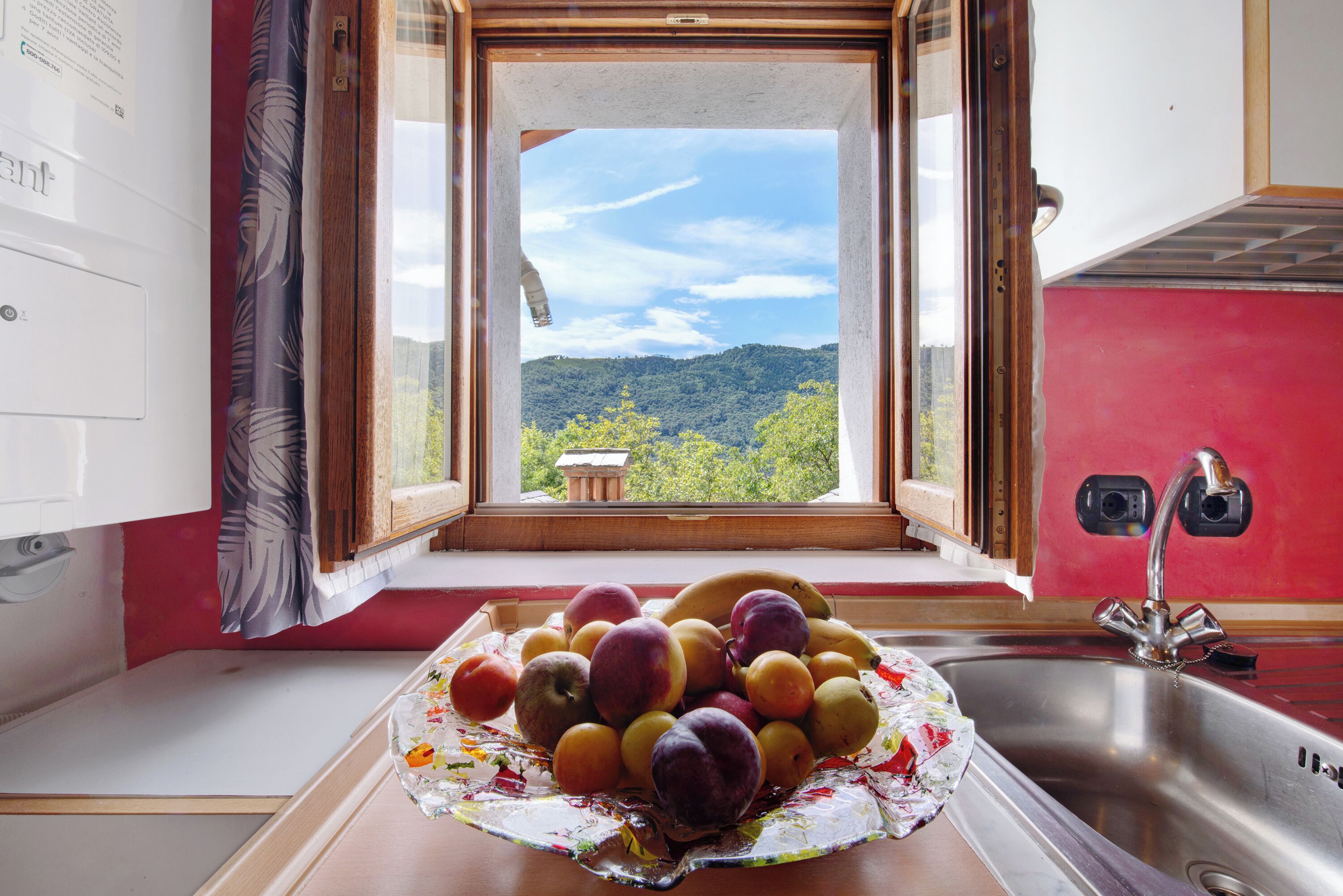 Kjøleskap, ovn, kokeplater og kjøkkenutstyr