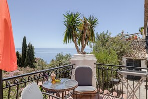 Property grounds - Apartment "Luna" with Shared Pool, Wi-Fi, Air Conditioning, Terrace & Garden (Salobreña)