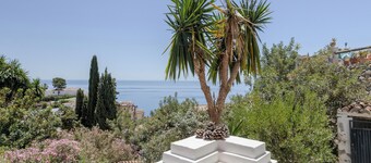 Apartment "Luna" with Shared Pool, Wi-Fi, Air Conditioning, Terrace & Garden