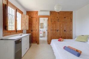 1 bedroom, iron/ironing board, free WiFi, bed sheets - Apartment "Luna" with Shared Pool, Wi-Fi, Air Conditioning, Terrace & Garden (Salobreña)