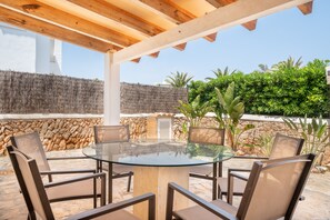 屋外ダイニングエリア