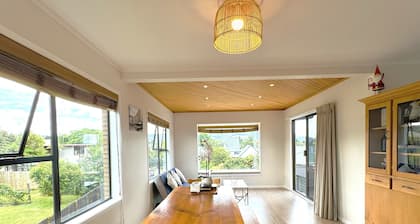Spacious retreat with Mountain view