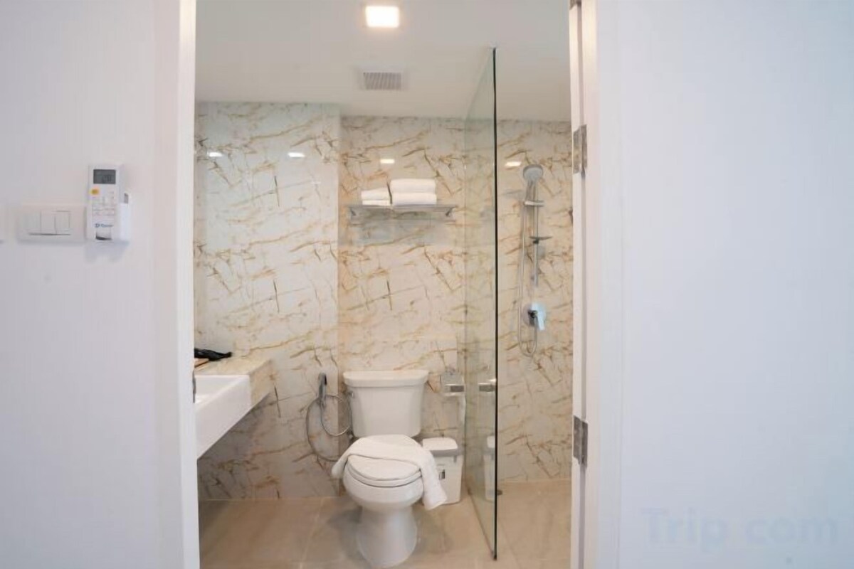 Baño | Ducha, secador de pelo, toallas y jabón