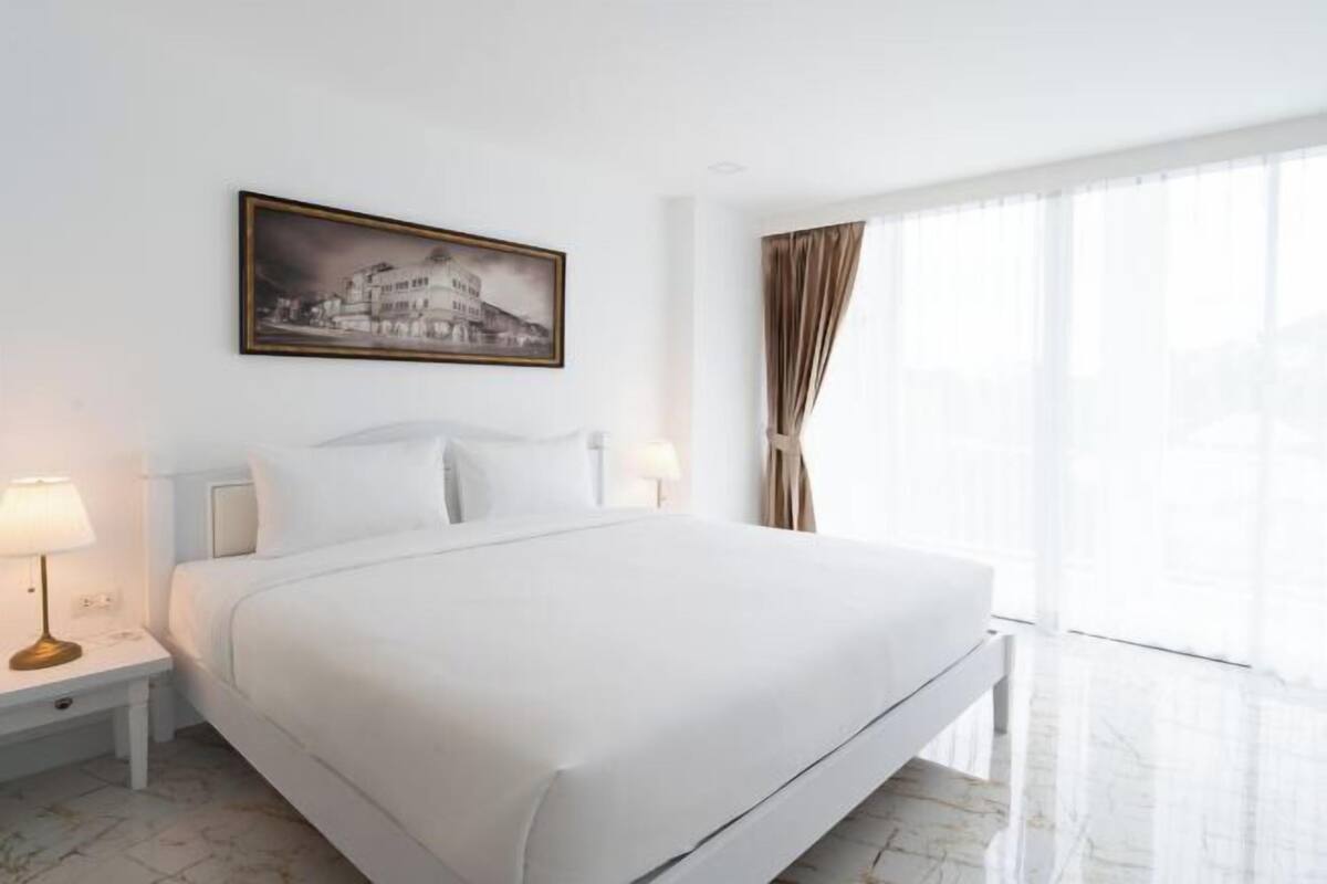 In-room safe, desk, blackout curtains, free WiFi