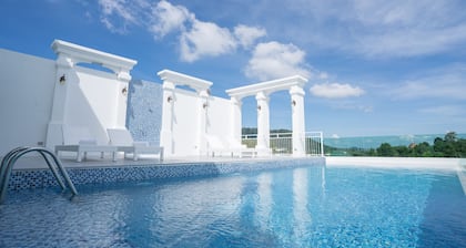 B2 Phuket Premier Hotel