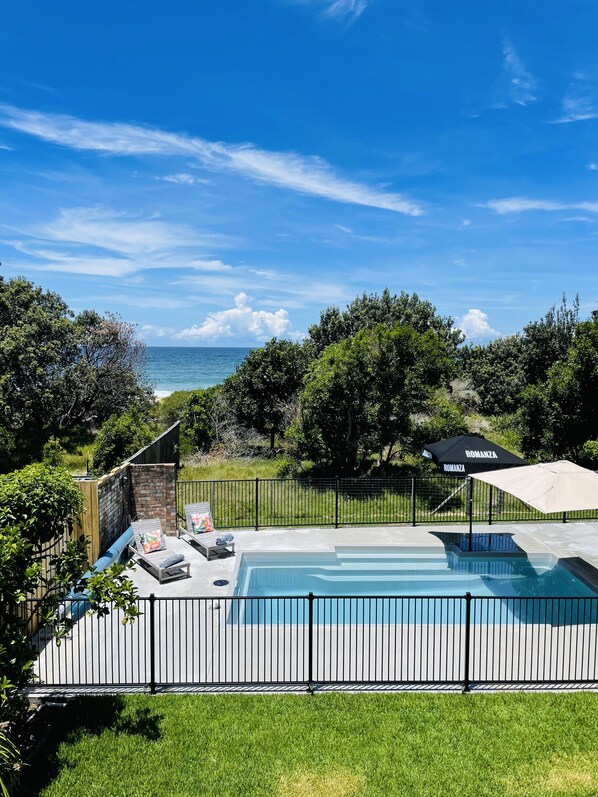 Outdoor pool - Absolute beachfront holiday home with private heated pool (Diamond Beach)