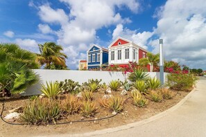 المنطقة المحيطة بالمنشأة