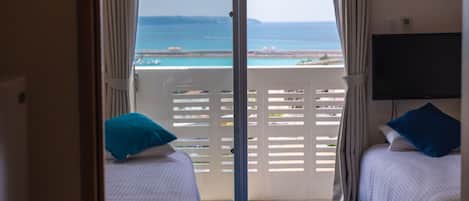 Crystal Court 708, Non Smoking | Balcony view