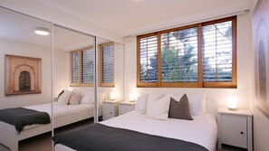 4 camere, una scrivania, ferro/asse da stiro, Wi-Fi gratuito