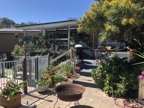 Terrace/patio - 5 bedroom home, heated pool, fire pit,pet friendly (Rosebud)