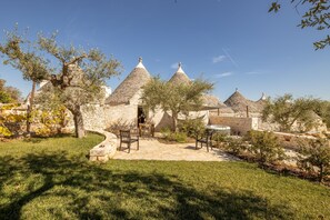 Outdoor dining - Trullo Fortuna Idro - Locorotondo (Locorotondo)