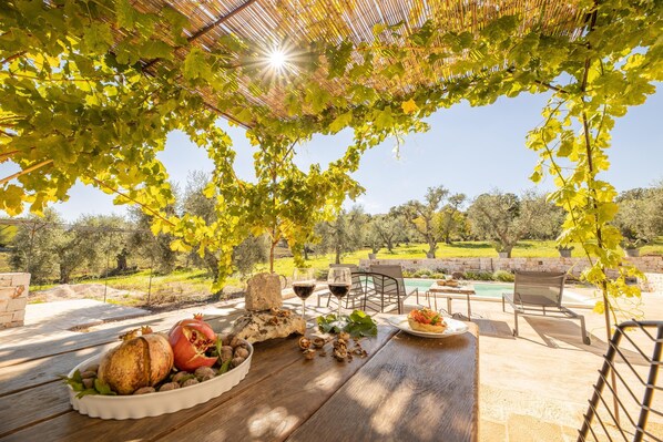 Outdoor dining - Tenuta Fortuna - Locorotondo (Locorotondo)