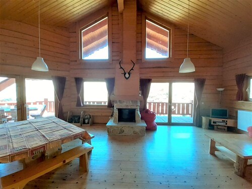 Spacious chalet 14 pers., fireplace, parking La Joue du Loup