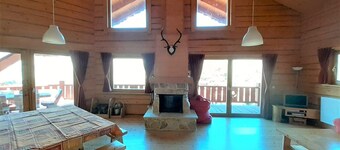 Spacious chalet 14 pers., fireplace, parking La Joue du Loup