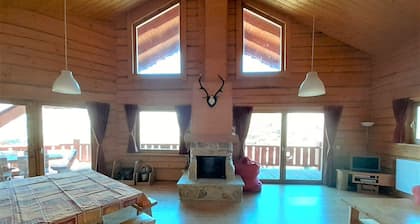 Spacious chalet 14 pers., fireplace, parking La Joue du Loup