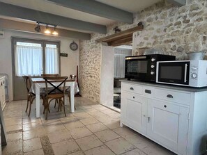 Interior - Charming village house in Saint-Georges-d'Oléron, sleeps 4, free wifi (Saint-Georges-d'Oléron)
