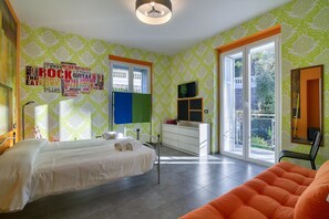 6 bedrooms, in-room safe, laptop workspace, free WiFi