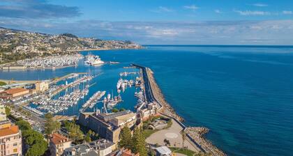 La Lincolnia - with Garden and Seaview