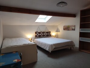 2 室のベッドルーム、WiFi (無料)