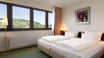 Junior suite | Individueel gedecoreerd, individueel gemeubileerd, een bureau