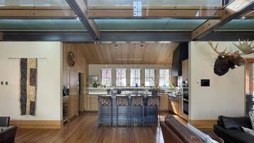 House, 4 Bedrooms | Private kitchen