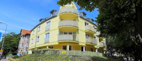 المنشأة من الخارج