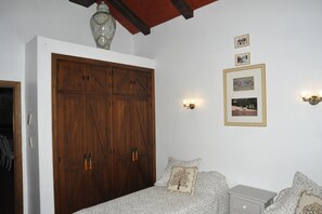 3 habitaciones, tabla de planchar con plancha y wifi gratis 